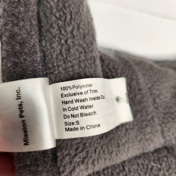 Simply Wag Puffy Dog Coat Small Faux Fur Hood Snapback Reflective Harness Hole - Picture 12 of 15